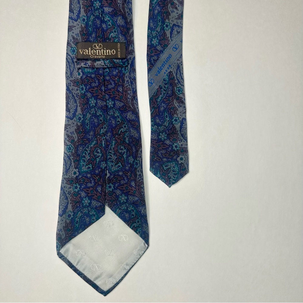 Vintage VALENTINO CRAVATTE Authentic Blue Purple Paisley Classic Silk Tie 3.25” - Picture 5 of 8
